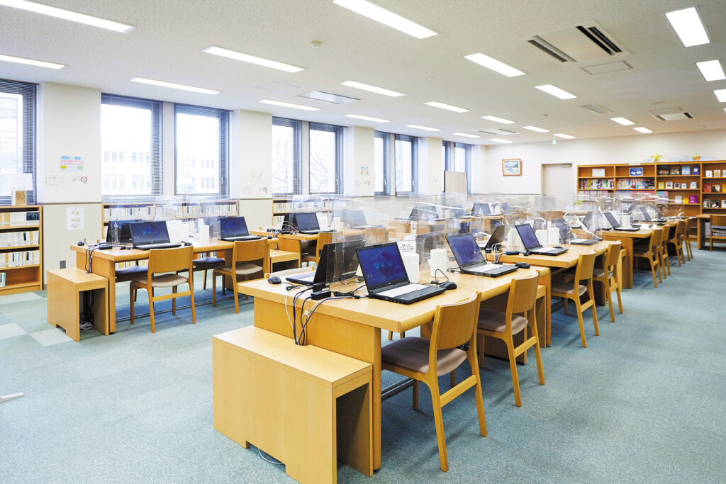 図書館1F コンピュータ利用室